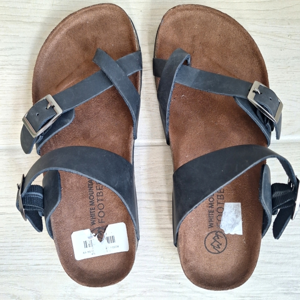 White Mountain Gracie black leather sandals with toe loop, adjustable buckle- 7 - Picture 9 of 10